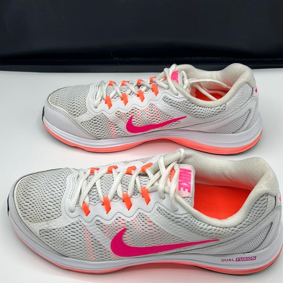 Nike Shoes - Nike Dual Fusion shoes for women
